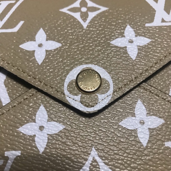 ❌SOLD❌Louis Vuitton Giant Kirigami Pochette - Picture 4 of 8